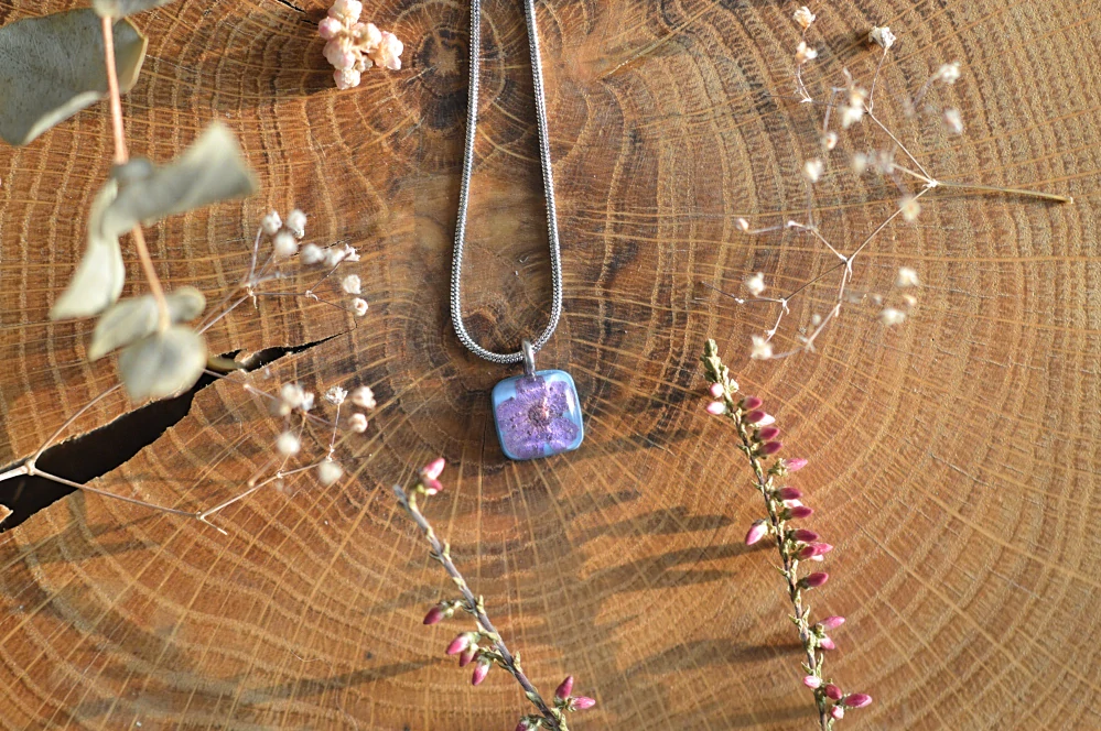 Náhrdelník s pravými květy